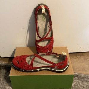Jambu red shoes size 8